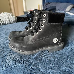 Black velvet timberlands barely worn